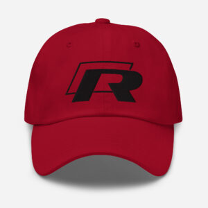 Découvrez notre casquette brodée avec le logo "R" de Volkswagen, une pièce incontournable pour les amateurs de la marque. Fabriquée avec des matériaux de qualité supérieure, cette casquette allie confort et durabilité. La broderie précise du logo "R" à l'avant apporte une touche de sophistication et met en avant votre passion pour Volkswagen. Conçue pour s'adapter parfaitement à toutes les têtes, elle dispose d'une sangle réglable à l'arrière pour un ajustement personnalisé. Idéale pour compléter votre tenue lors de sorties décontractées ou pour afficher votre style au quotidien, cette casquette est l'accessoire parfait pour les fans de Volkswagen. Disponible dès maintenant, ajoutez cette casquette à votre collection pour afficher votre amour pour le logo "R" avec élégance et style.