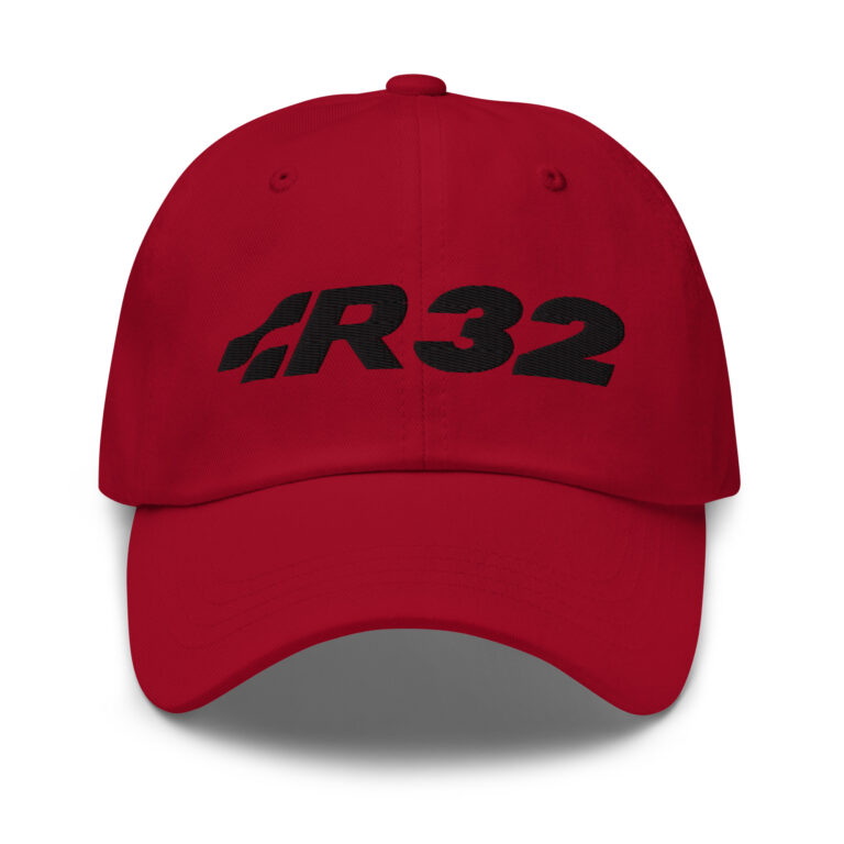 Casquette "Golf R32" : Montrez votre passion pour la légendaire Golf R32 avec cette casquette exclusive de Shopnetwork Racing. Arborant l'inscription "R32" brodée avec précision à l'avant, cette casquette capture l'essence et la puissance de cette youngtimer iconique. Conçue pour les vrais passionnés, elle allie style, confort et attachement à l'une des sportives les plus emblématiques de Volkswagen. Disponible uniquement sur Shopnetwork Racing, ajoutez-la dès maintenant à votre collection pour afficher fièrement votre amour pour la Golf R32.