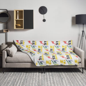 Montrez votre passion pour les sportives Renault avec ce plaid exclusif. Imprimé avec l'inscription "Team RS - Vive le sport", il est idéal pour protéger vos sièges tout en affirmant votre amour des modèles RS emblématiques, même lorsque vous transportez votre animal de compagnie. Disponible uniquement sur Shopnetwork Racing.